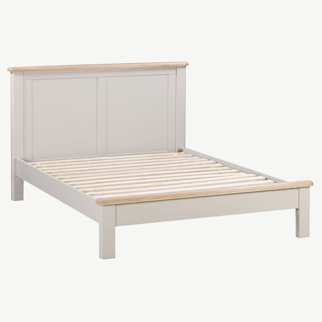 Turnberry 4’6 Panel Bed in Putty
