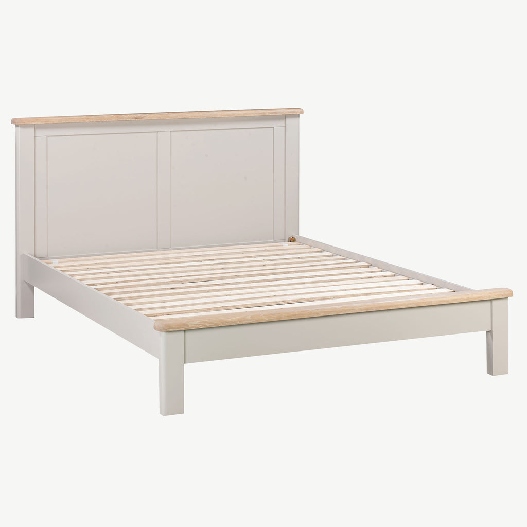 Turnberry 5’ Panel Bed in Putty